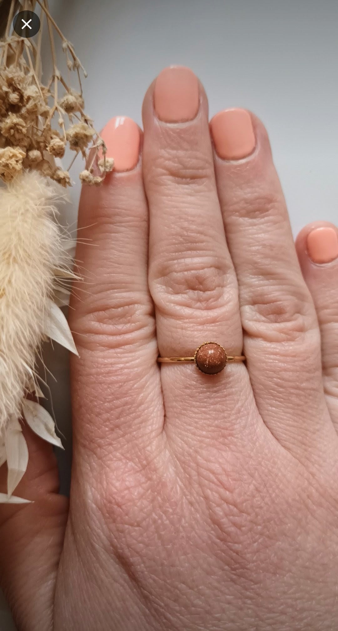Anillo redondo de aventurina bañado en oro
