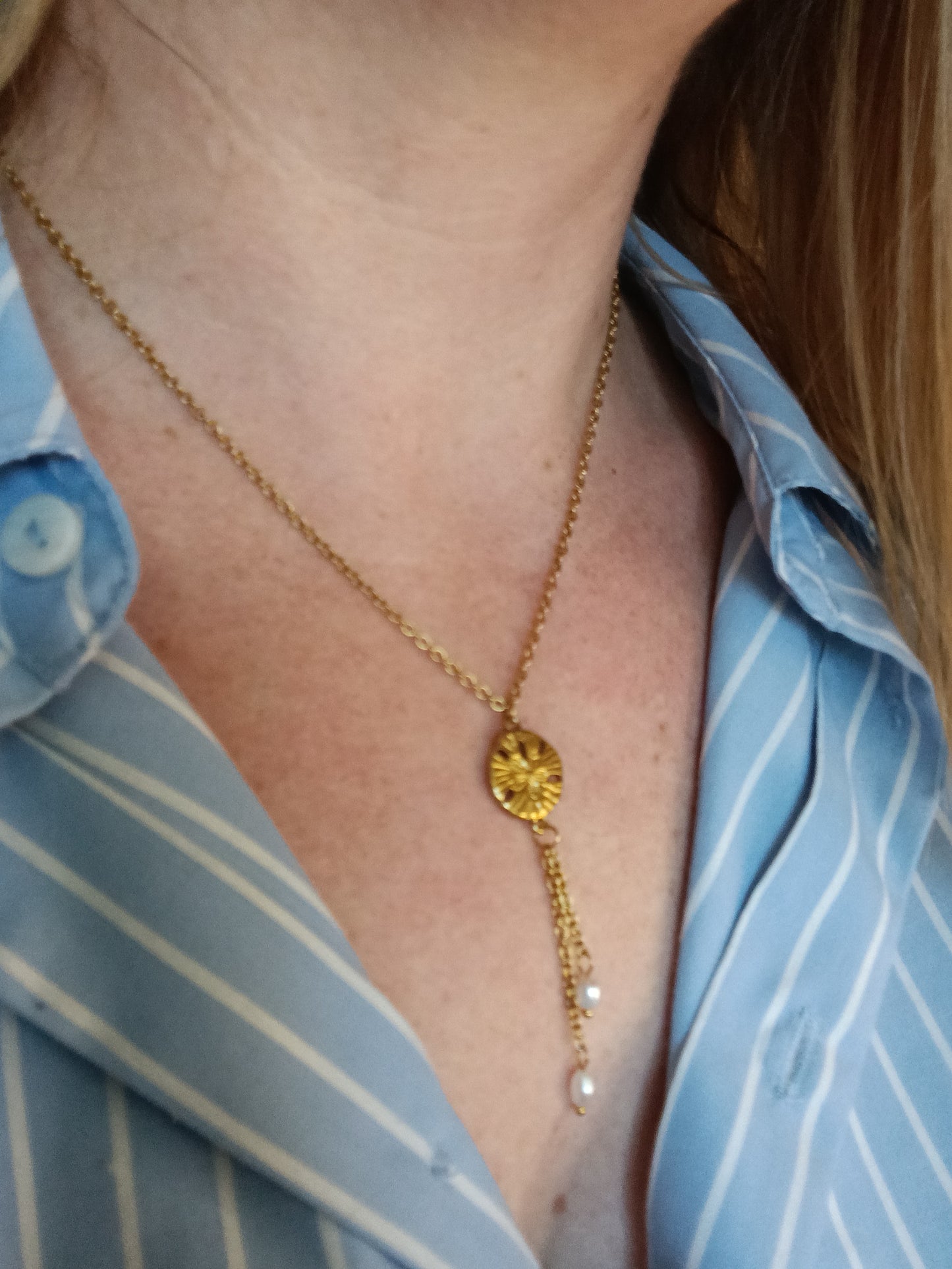Collection été : Collier fin Dollar des sables et perle d'eau douce