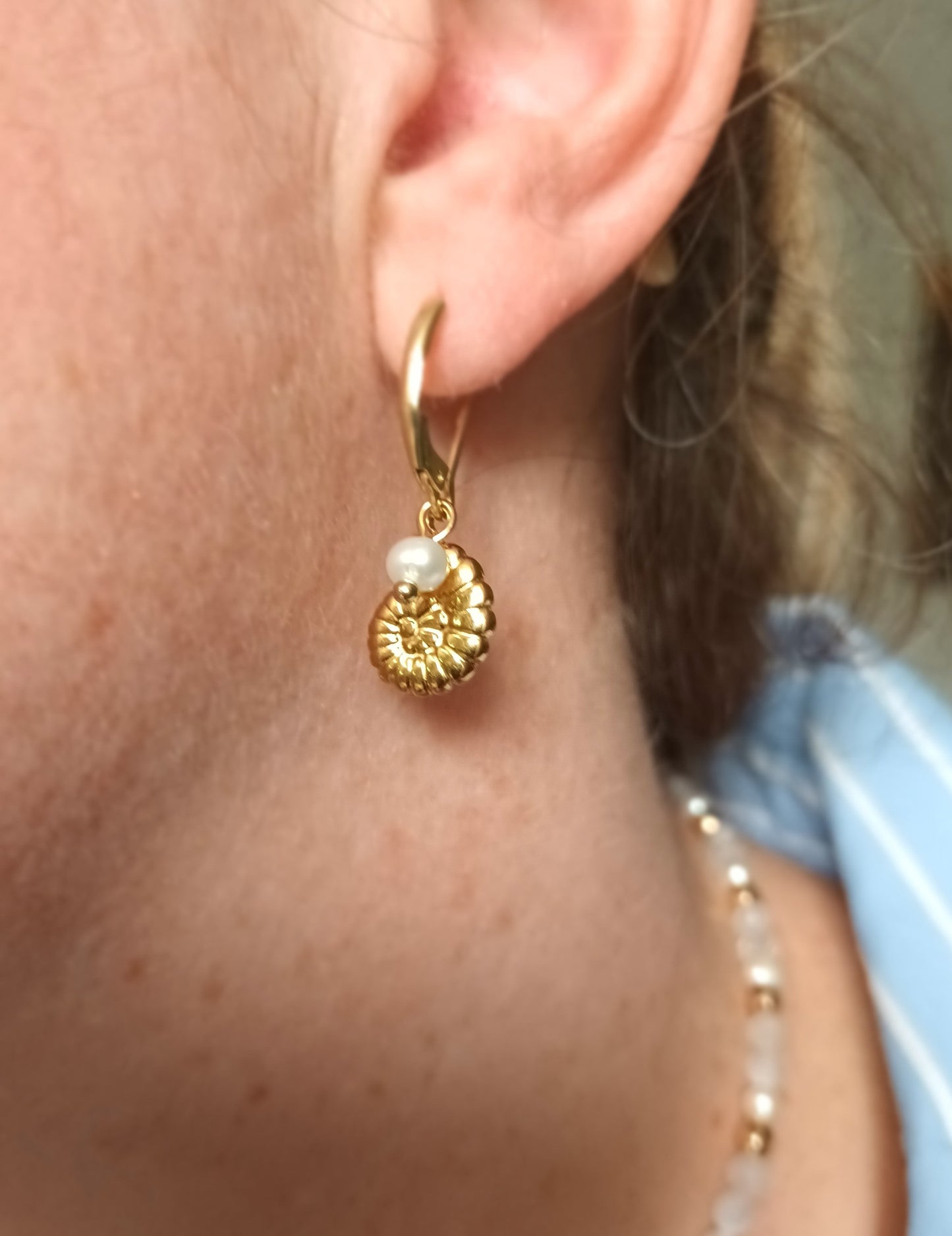 Collection été : Boucles d'oreilles Nautilus et perle d'eau douce