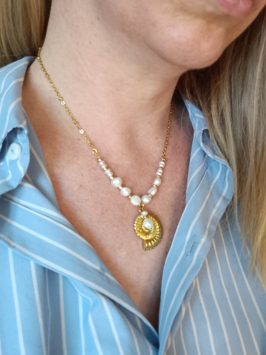 Collection été : Collier Nautilus et perles d'eau douce