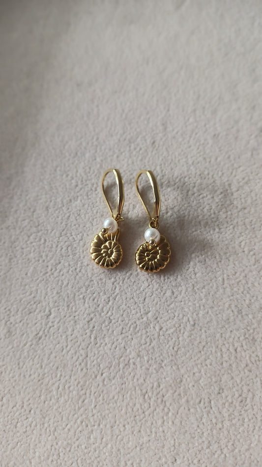 Collection été : Boucles d'oreilles Nautilus et perle d'eau douce