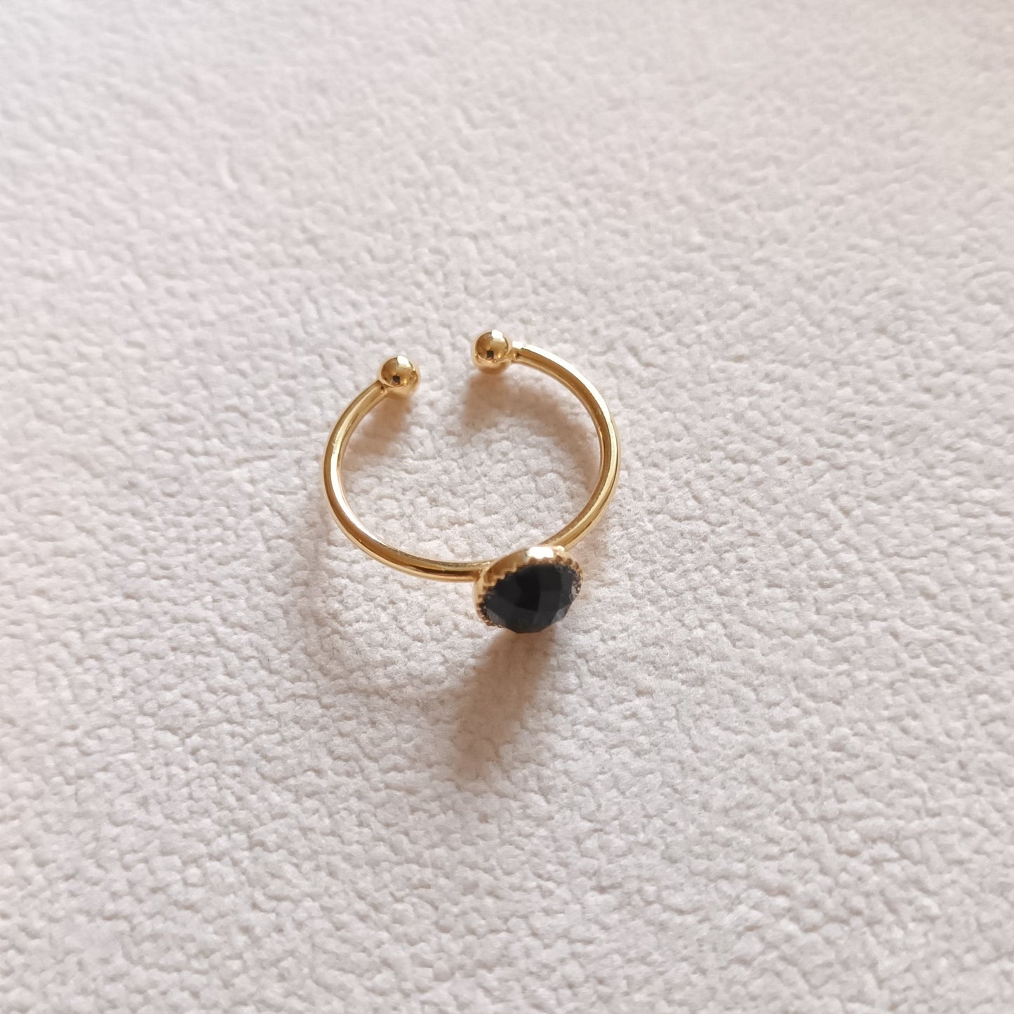 Anillo redondo de aventurina bañado en oro