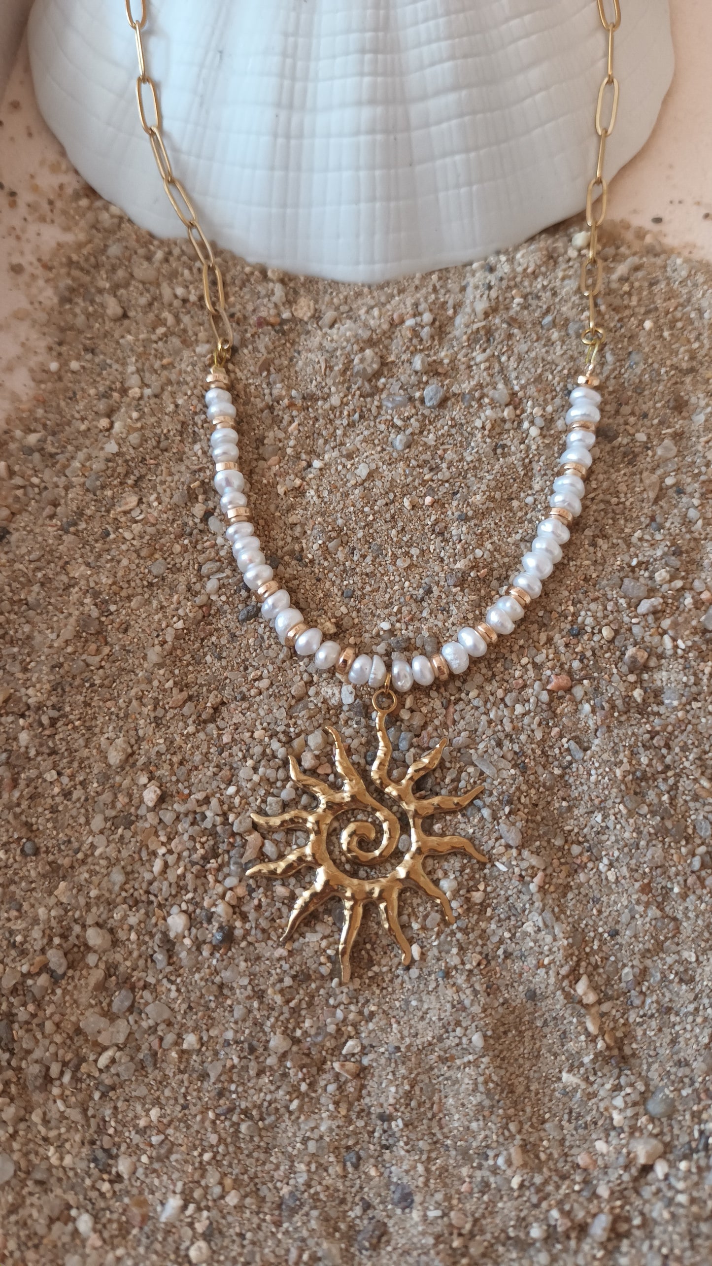 Collection été : Collier Soleil et perles d'eau douce