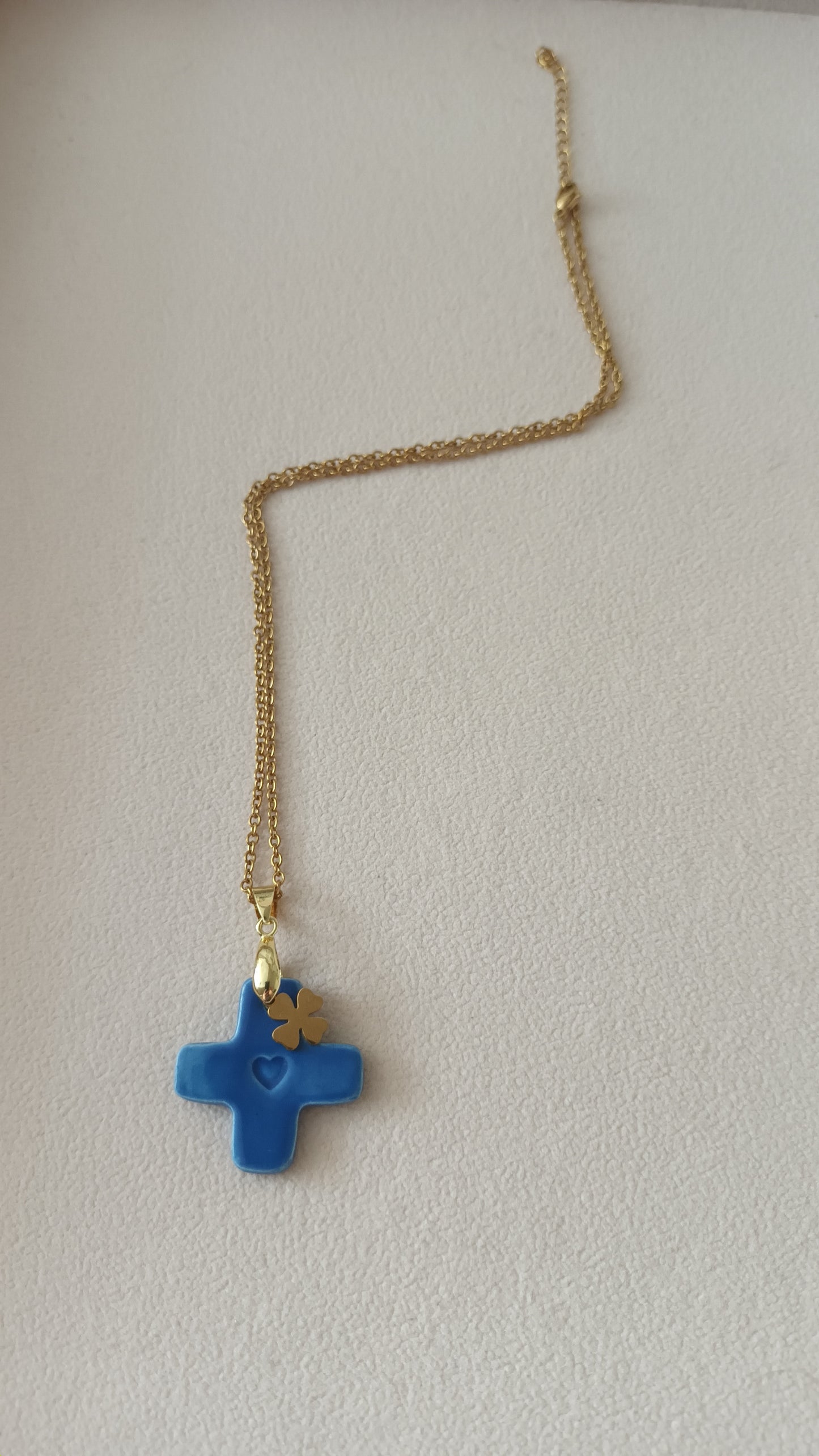 Collier Céramique bleu marine + charm en collaboration
