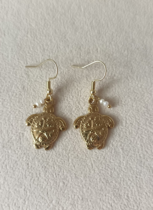 Collection été : Boucles d'oreilles tortue et perle d'eau douce